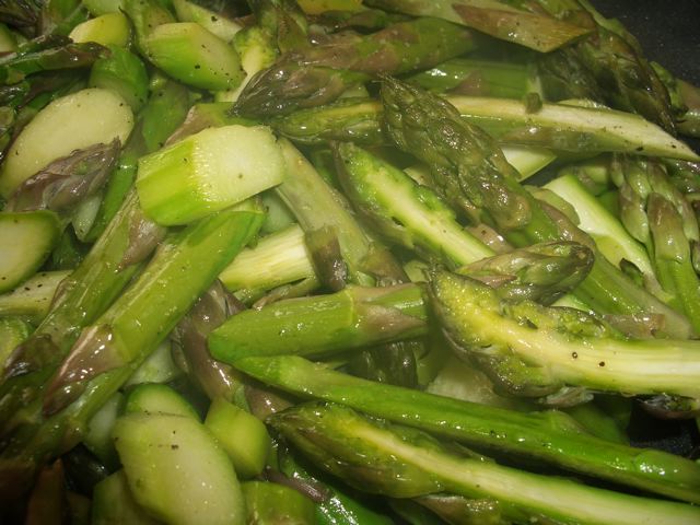 Asperges vertes sautées à l’huile d’olive