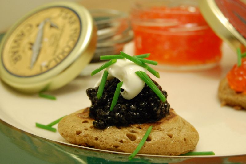 Blinis au caviar et à la crème