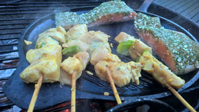 Brochette de poissons grillés