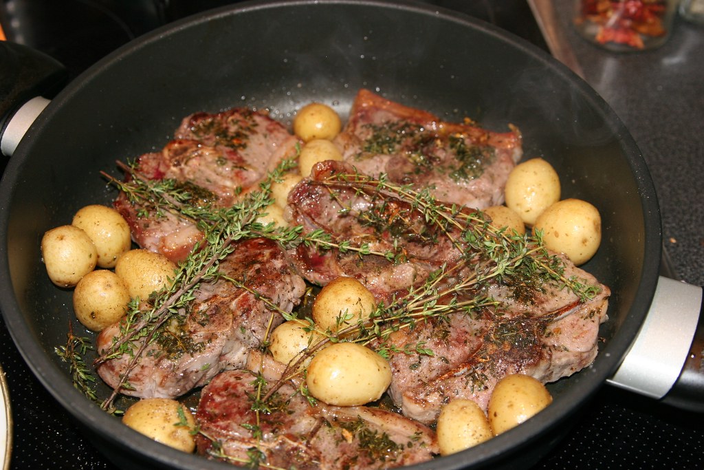 Côtes d’agneau aux pommes de terre