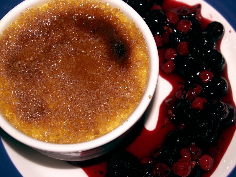 Crème brûlée aux fruits noirs et rouges