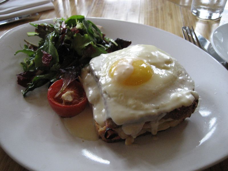 Croque-madame à la béchamel