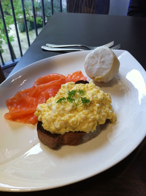 Oeufs brouillés au saumon