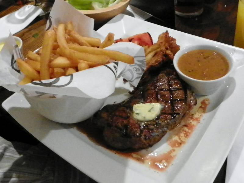 Entrecôte sauce bordelaise aux cèpes