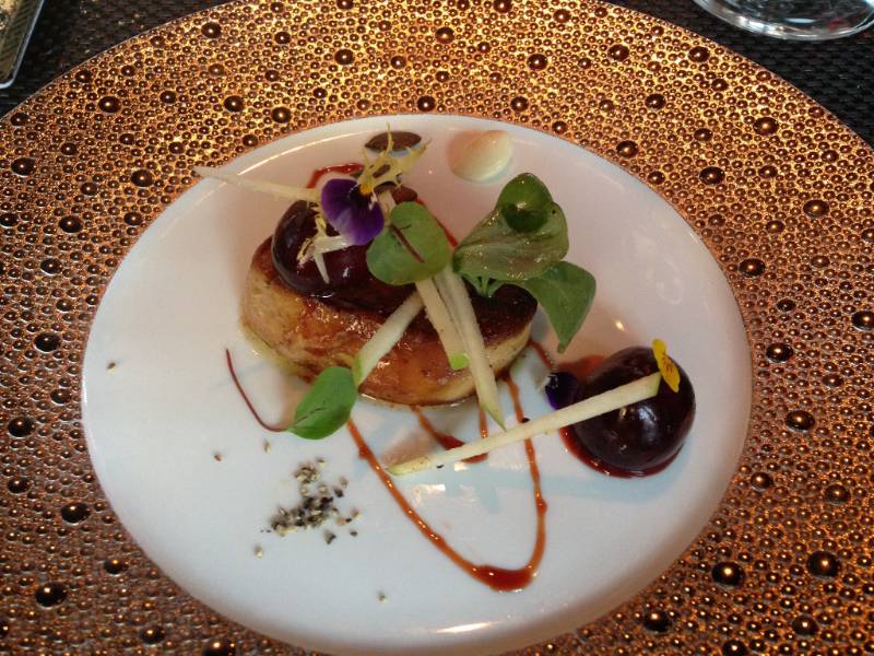 Escalope de foie gras de canard à la poêle au vinaigre de framboise