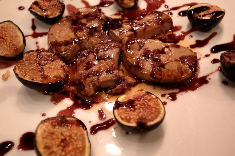 Foie gras de canard à la poêle aux figues rôties