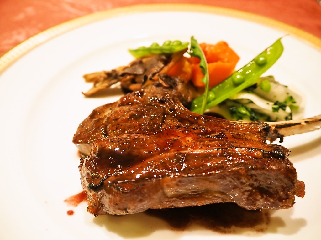 Gigot d’agneau rôti et printanière de légumes