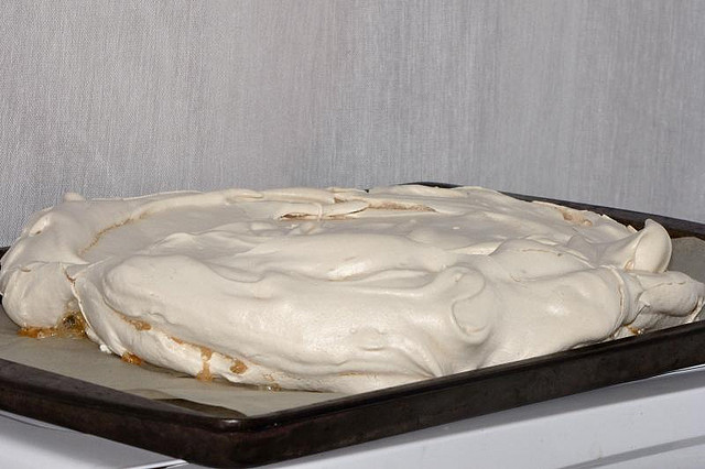 Pavlova à la prune