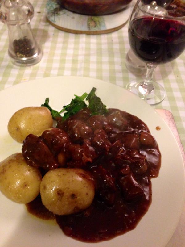 Ragoût de chevreuil au vin de Bourgogne