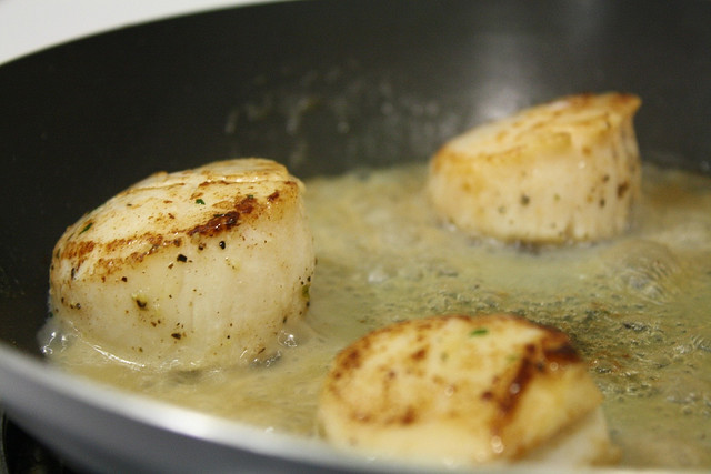 Coquilles Saint-Jacques aux épices douces à la poêle