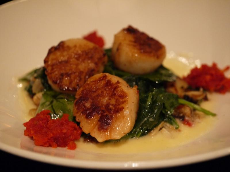 Coquilles Saint-Jacques à la poêle aux épinards