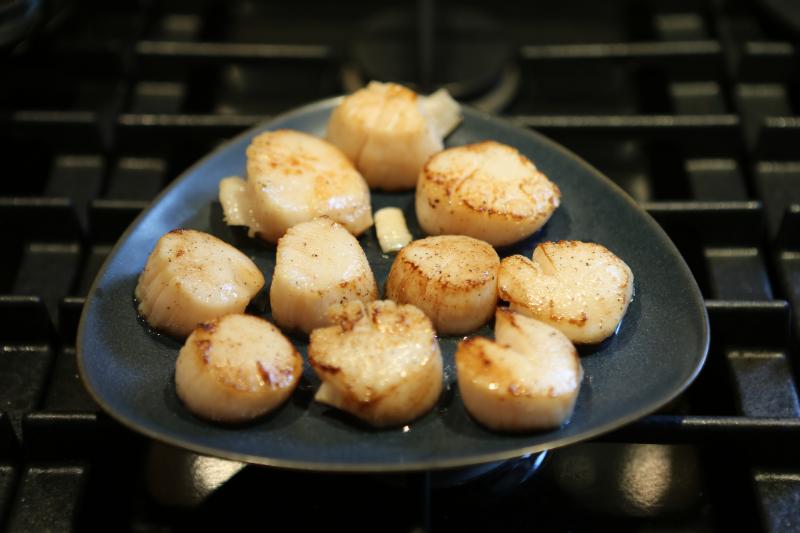 Coquilles Saint-Jacques à la poêle et au Noilly Prat