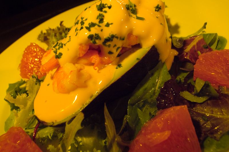 Salade d’avocat aux crevettes et pamplemousse