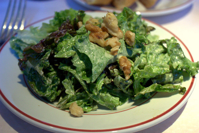 Salade aux noix