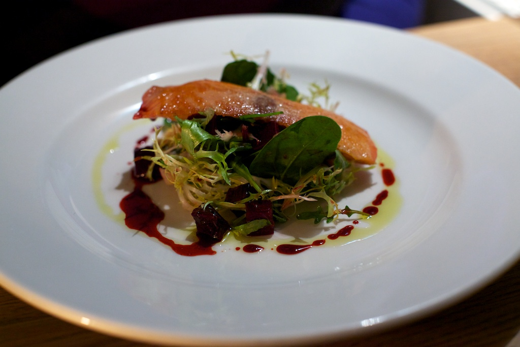 Salade au saumon mariné