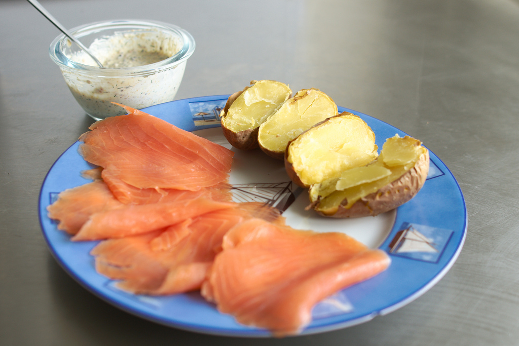 Saumon fumé et pommes de terre