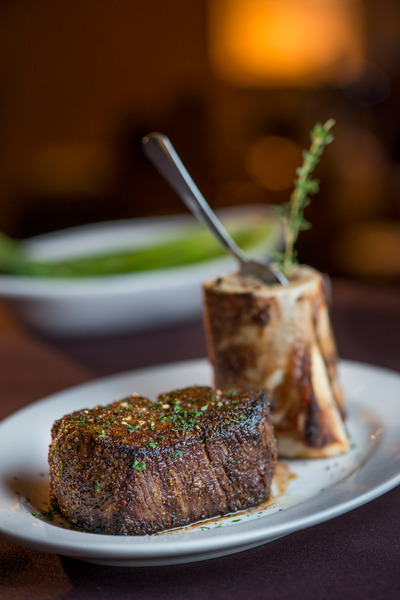 Côte de bœuf au gros sel et à la moelle