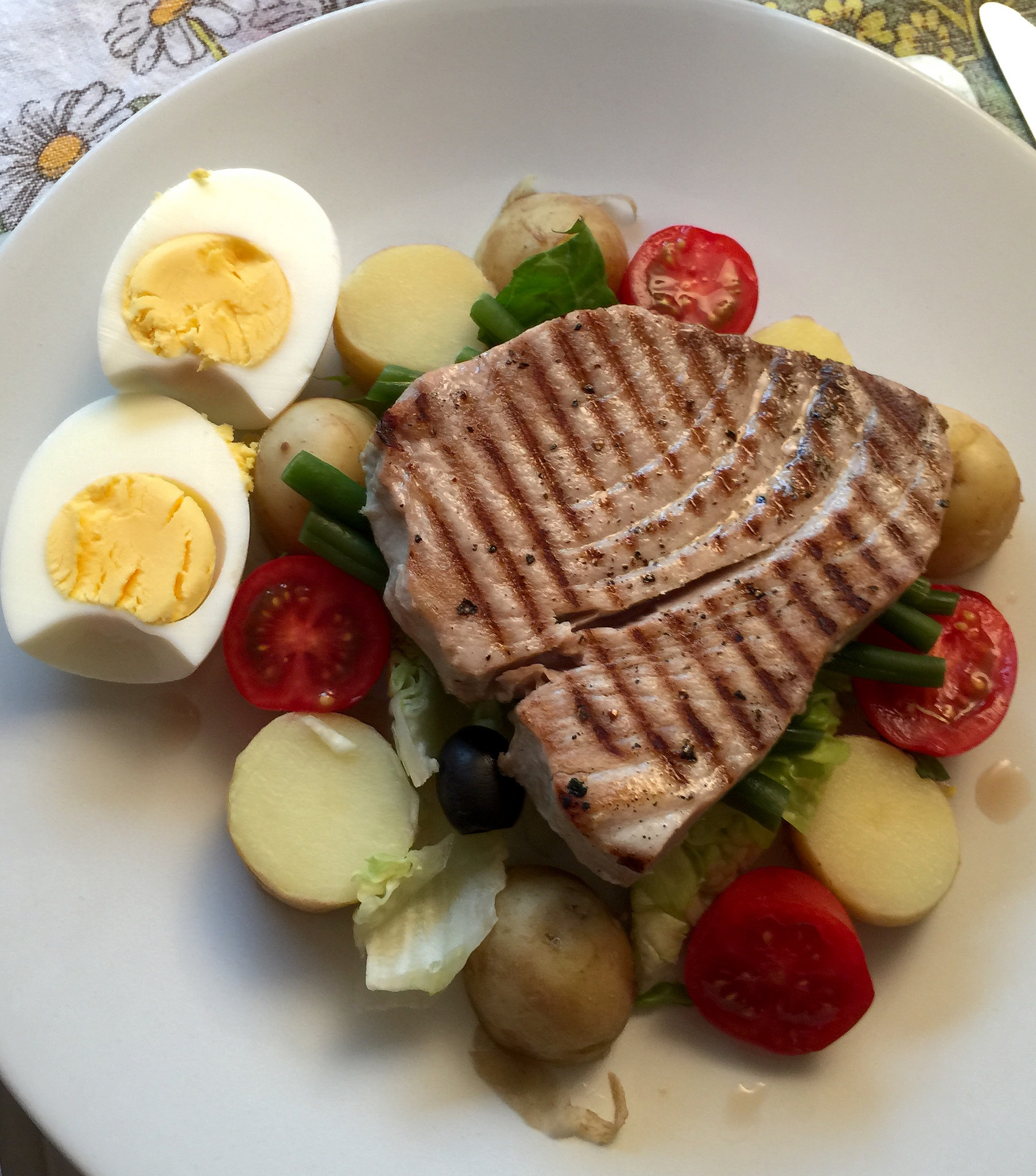 Steak de thon grillé sauce au beurre blanc - Photo de Smabs Sputzer (1956-2017) - 101Pairing.com
